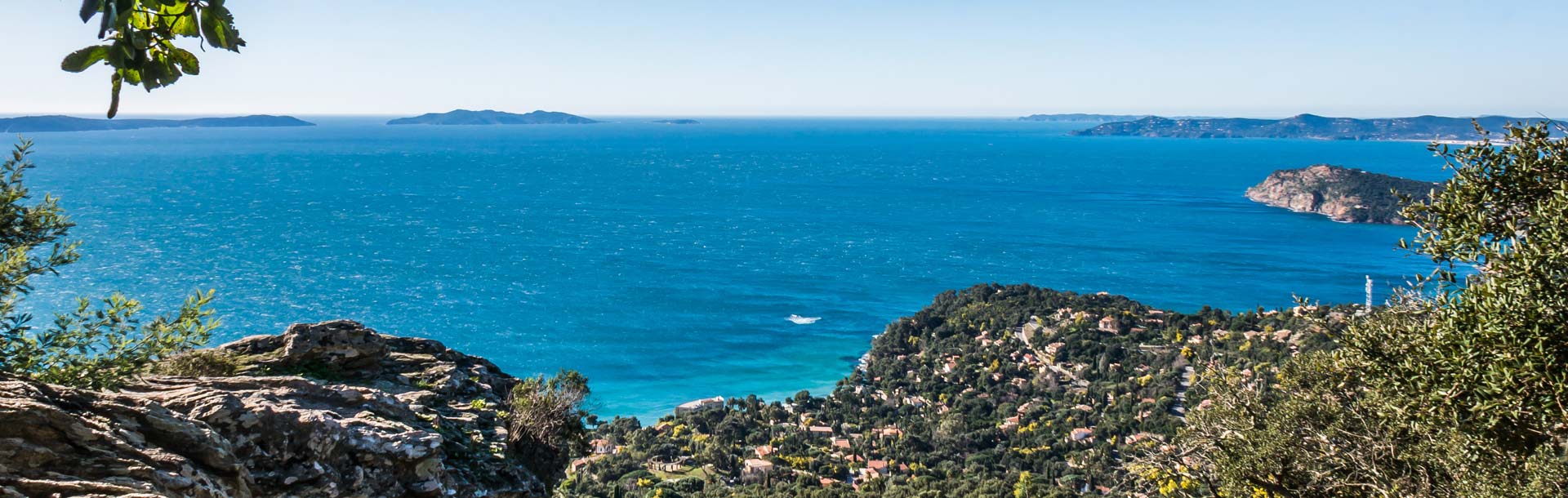 Vue arienne du Rayol-Canadel sur Mer