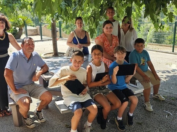 Remise de tablettes aux futurs collgiens